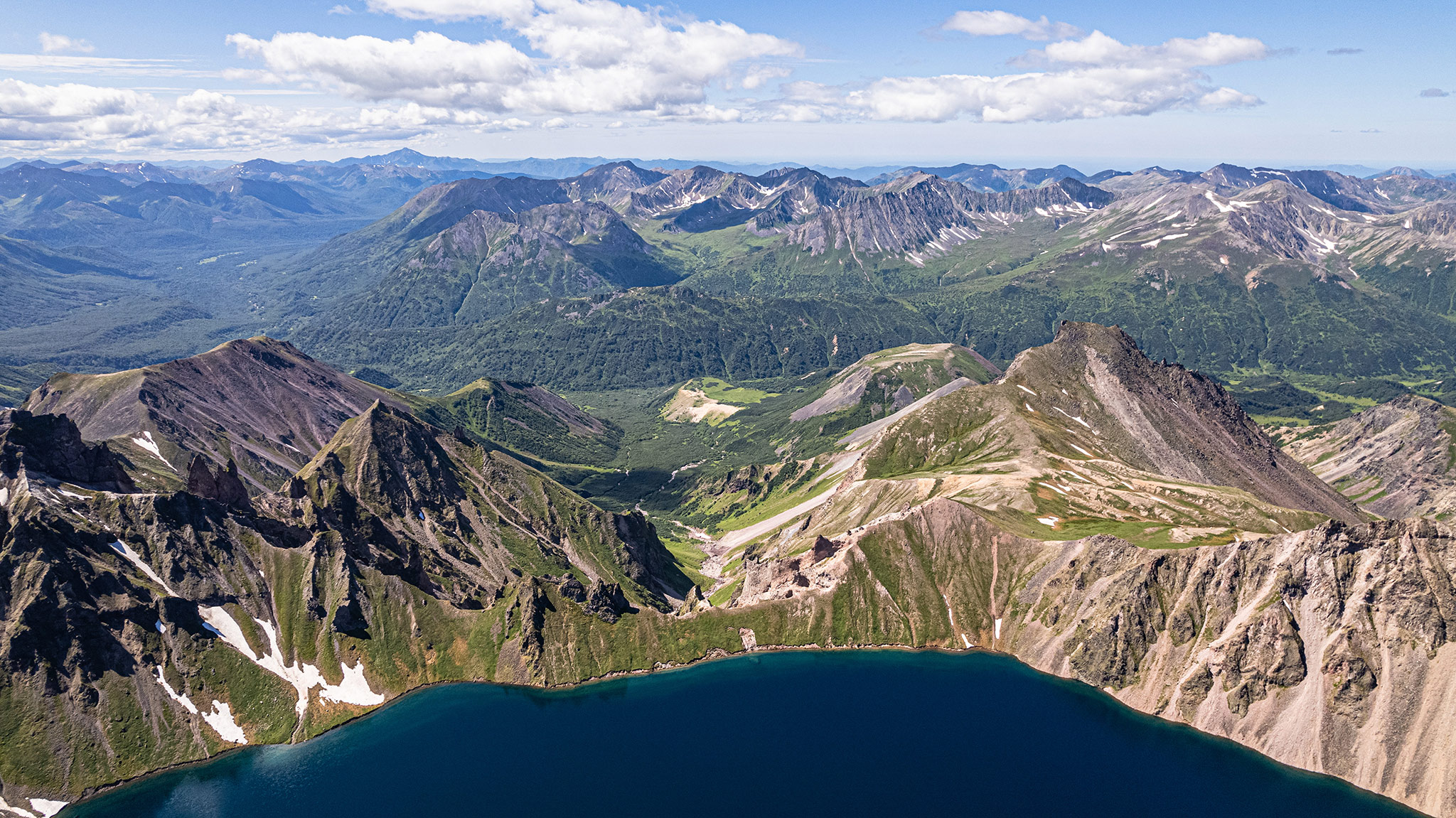 Вулкан и озеро Хангар, Камчатка (Volcano and Lake Khangar, Kamchatka)